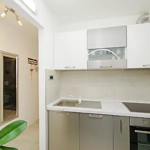 split-symphony-garden-modern-new-apartment.splithotels.org/